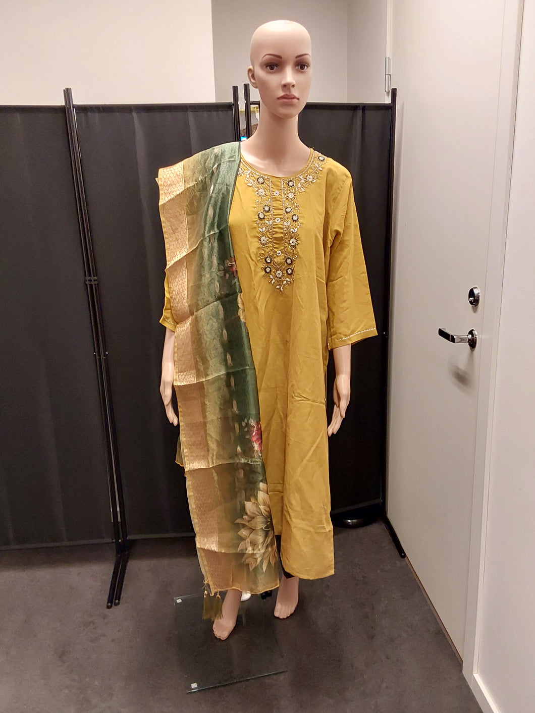 Women kurta,pant and Dupatta