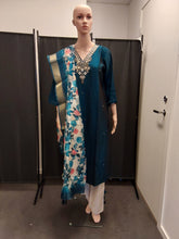 Load image into Gallery viewer, Women kurta, pant and Dupatta
