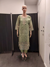 Load image into Gallery viewer, Women kurta,Pant and Duppata
