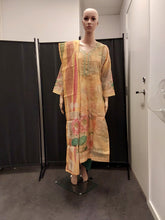 Load image into Gallery viewer, Women kurta,Pant and Duppata
