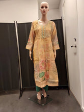 Load image into Gallery viewer, Women kurta,Pant and Duppata
