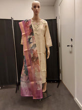 Load image into Gallery viewer, Women kurta pant and Dupatta
