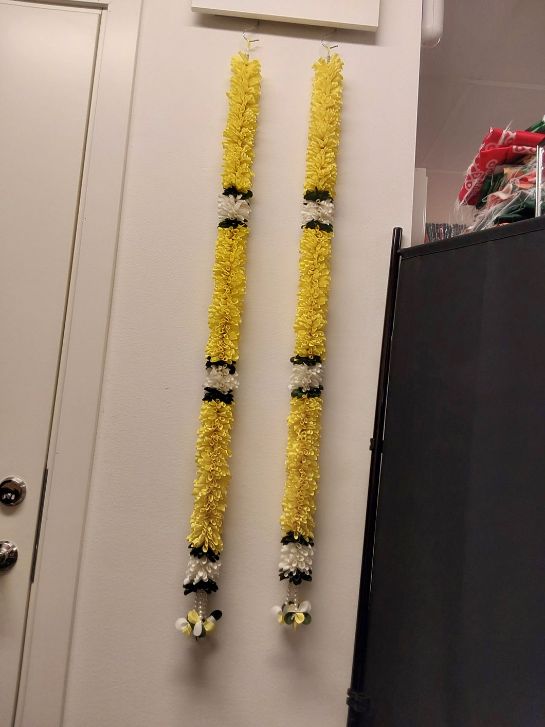 Artificial cloth garlands