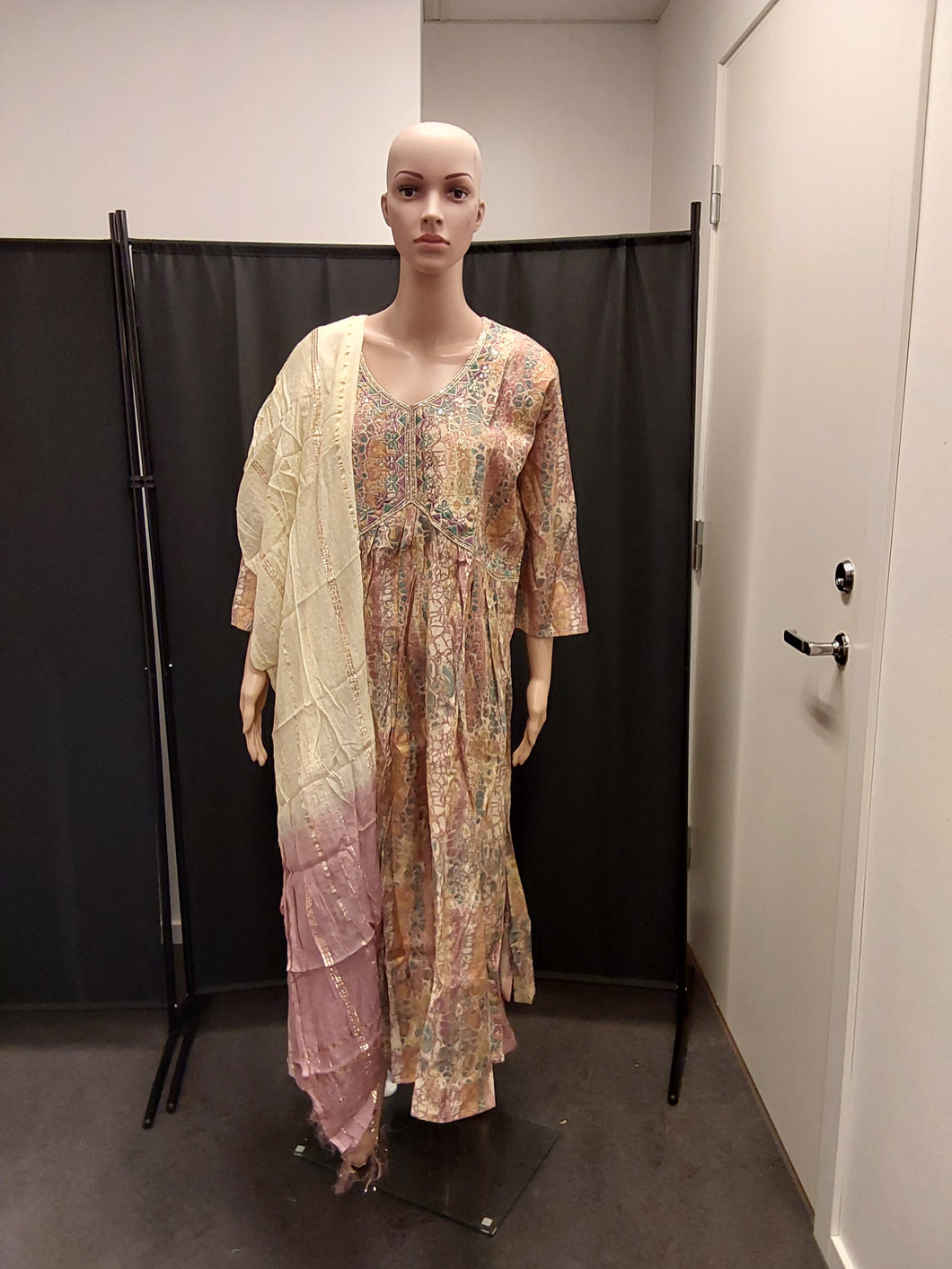 Women kurta pant and Dupatta