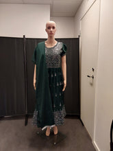 Load image into Gallery viewer, Women long kurta pant and Dupatta
