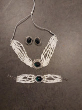 Load image into Gallery viewer, Neck jewellery set Earrings and bracelet
