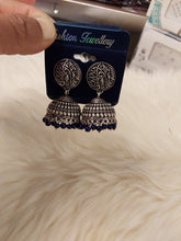 Load image into Gallery viewer, Earrings
