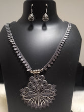 Load image into Gallery viewer, Long oxidized jewellery set
