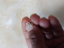 Load image into Gallery viewer, Nose pin
