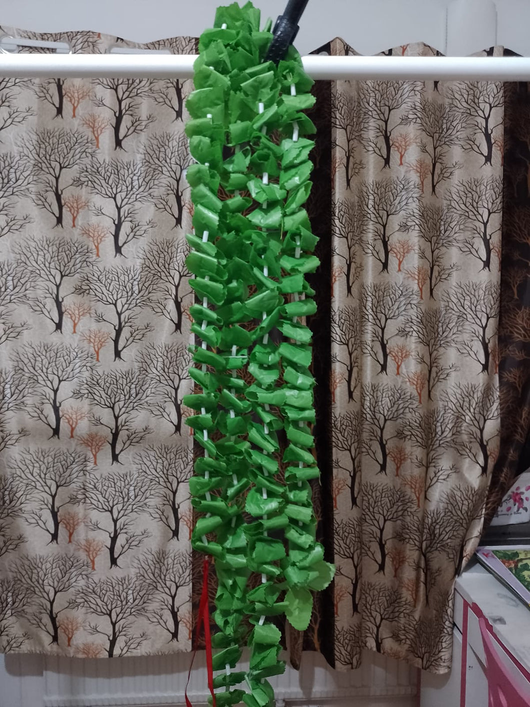 Artificial leaf garlands