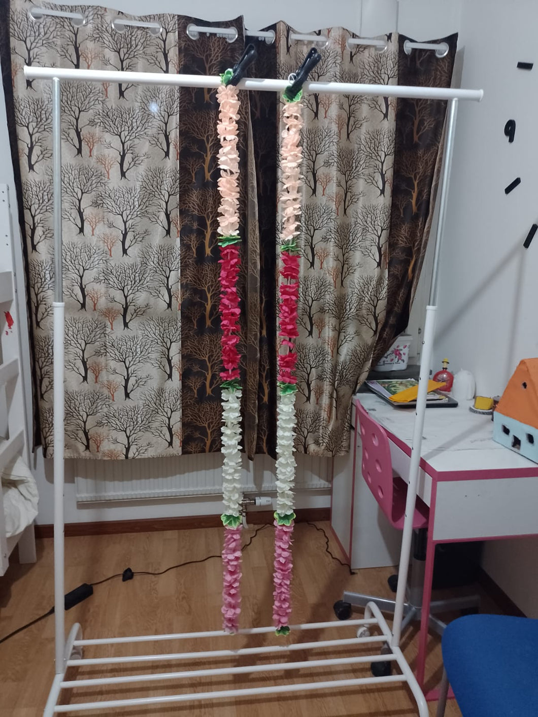 Artificial flower garlands